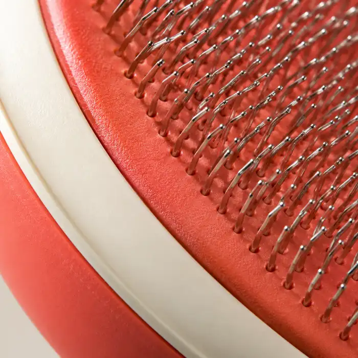 Self-Cleaning Slicker Brush - material detail